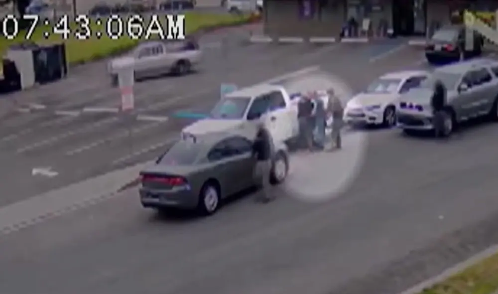 El arresto generó indignación al ser grabado por la esposa del inmigrante, quien expresó preocupación por su propio estado migratorio y el impacto en sus tres hijos. Foto: NBC News. El arresto generó indignación al ser grabado por la esposa del inmigrante, quien expresó preocupación por su propio estado migratorio y el impacto en sus tres hijos. Foto: NBC News.