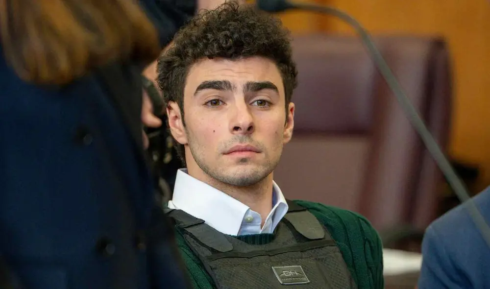 Pam Bondi, fiscal general, ha solicitado la pena capital para Mangione, marcando un hito en las políticas del gobierno estadounidense sobre ejecuciones federales, suspendidas por Joe Biden en 2021. Foto: AFP.