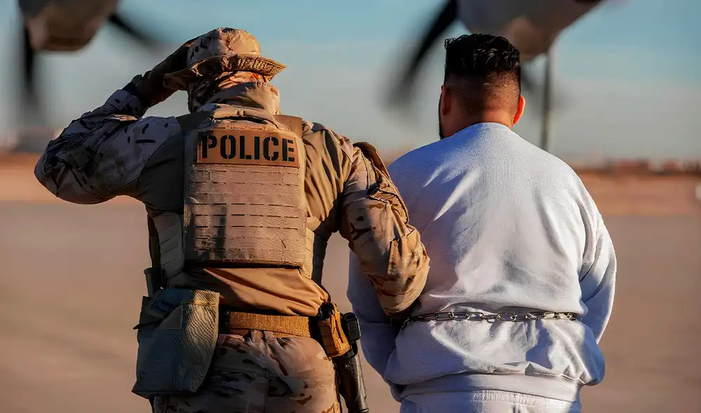 Los extranjeros deben contar con una cuenta individual en línea en el portal oficial de USCIS para presentar el Formulario G-325R. Foto: Public Domain