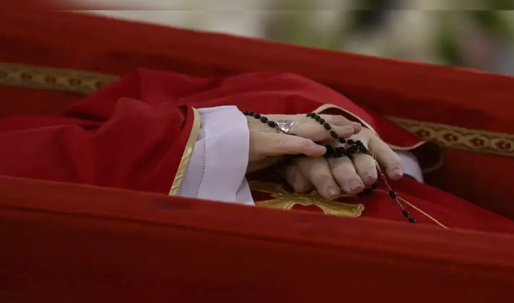 Los restos del papa Francisco en la Casa Santa Marta de El Vaticano. Foto: AFP Los restos del papa Francisco en la Casa Santa Marta de El Vaticano. Foto: AFP