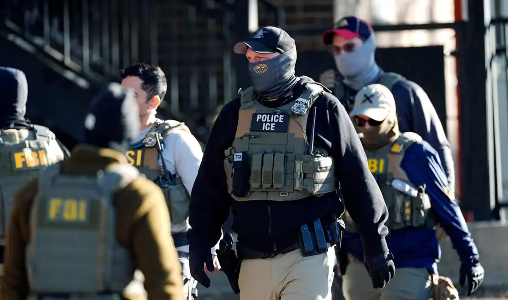 Con 22 votos a favor y 13 en contra, el Senado estatal limita la cooperación entre autoridades locales y federales, asegurando la privacidad de los inmigrantes. Foto: Denver7