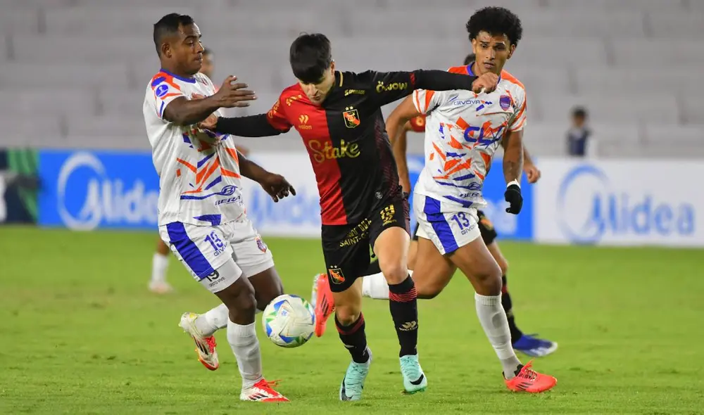 Melgar y Puerto Cabello jugaron en Arequipa. Foto: AFP Melgar y Puerto Cabello jugaron en Arequipa. Foto: AFP