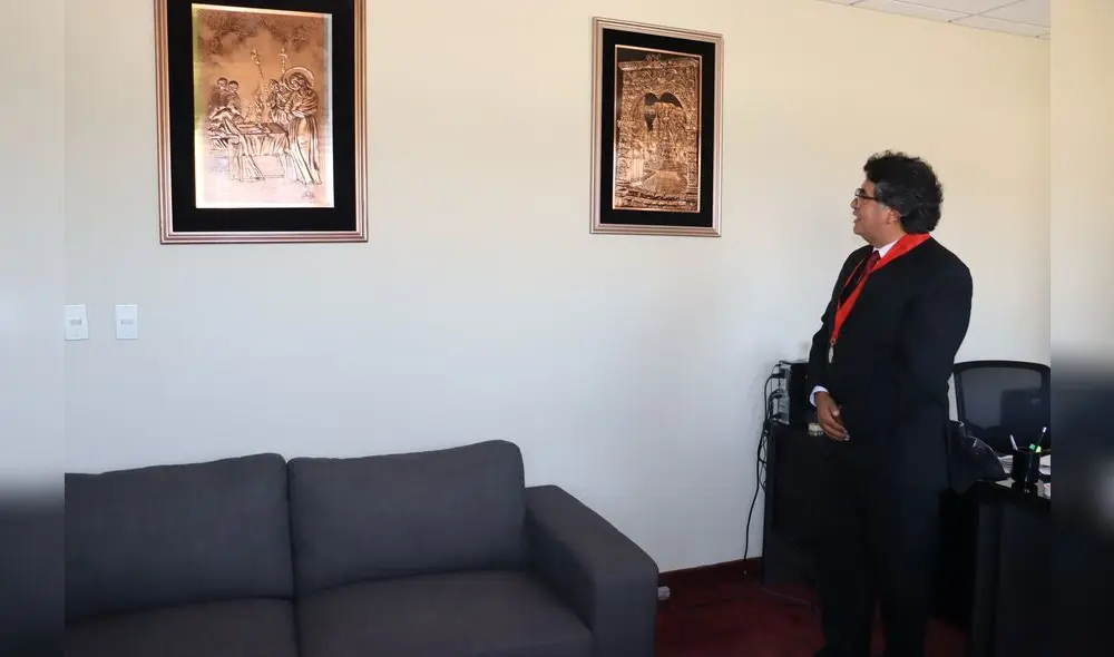 La obra simboliza agradecimiento y reconocimiento al legado de la administración de justicia.