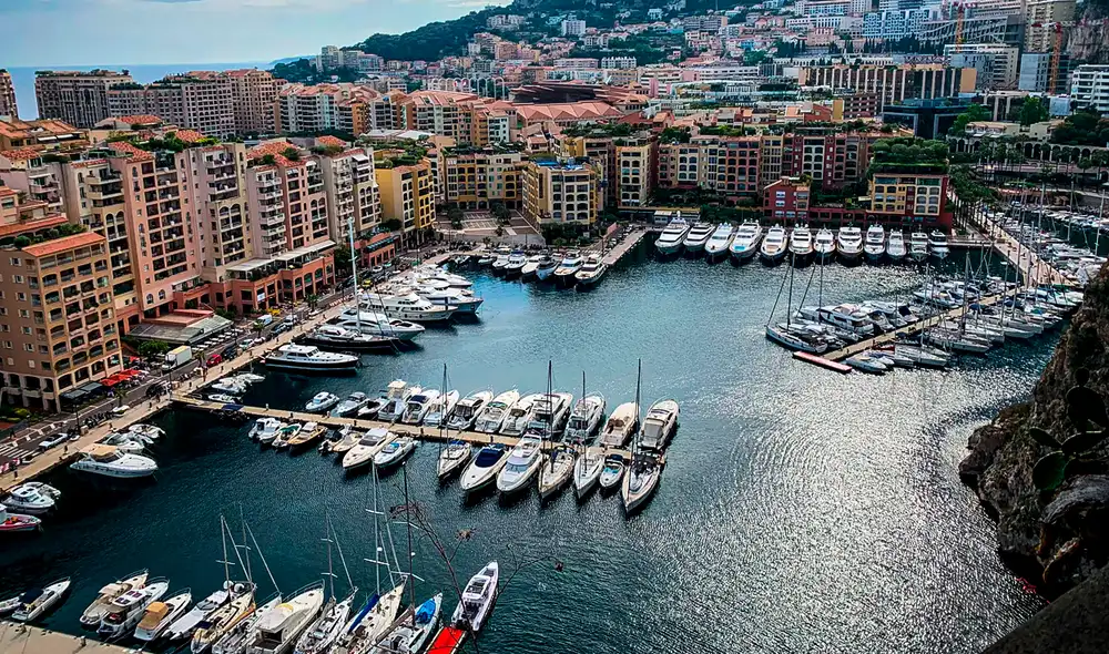 La falta de terrenos y el encarecimiento del mercado en Mónaco generan una competencia feroz por propiedades exclusivas y lujosas. Foto: French Side Travel.