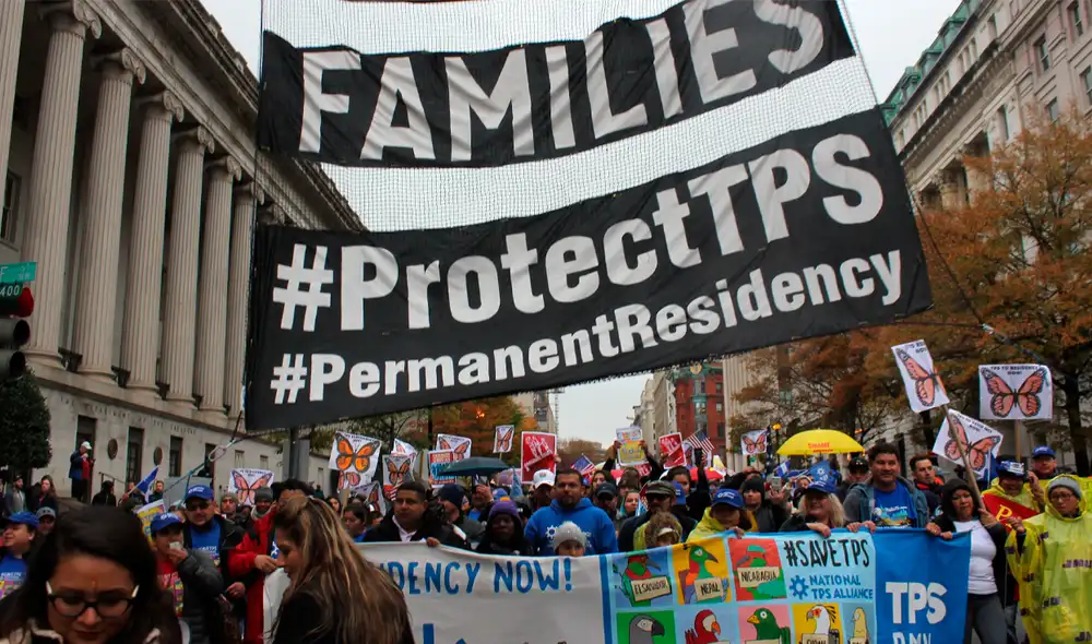 El TPS permite a individuos de países en crisis residir y trabajar legalmente en Estados Unidos. Foto: AZCentral