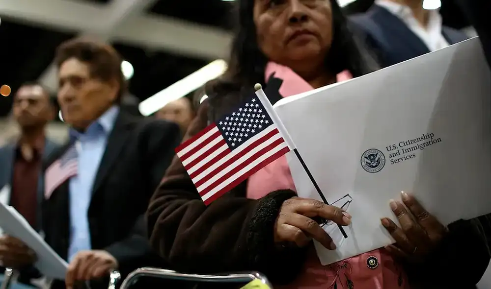 No cumplir con el Formulario G-325R puede llevar a las multas y posibles cargos legales. Foto: difusión