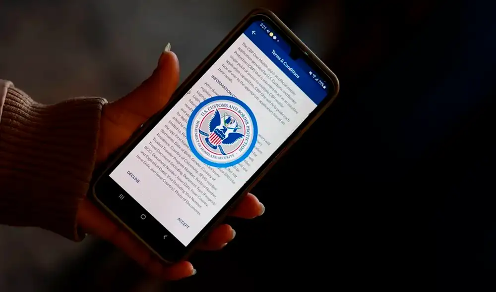 La implementación de esta nueva plataforma por parte del DHS tiene como objetivo regularizar a los inmigrantes indocumentados y garantizar que cumplan con las normativas migratorias. Foto: EFE