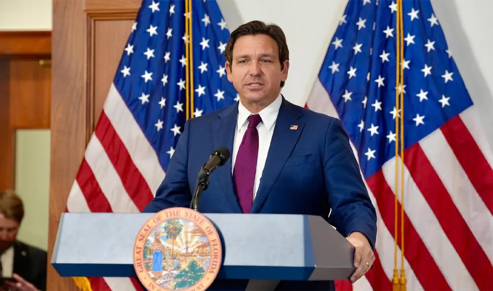 Ron DeSantis, gobernador de Florida y figura clave del Partido Republicano, renunció a su candidatura presidencial para apoyar a Donald Trump en las elecciones de 2024. Foto: Vox