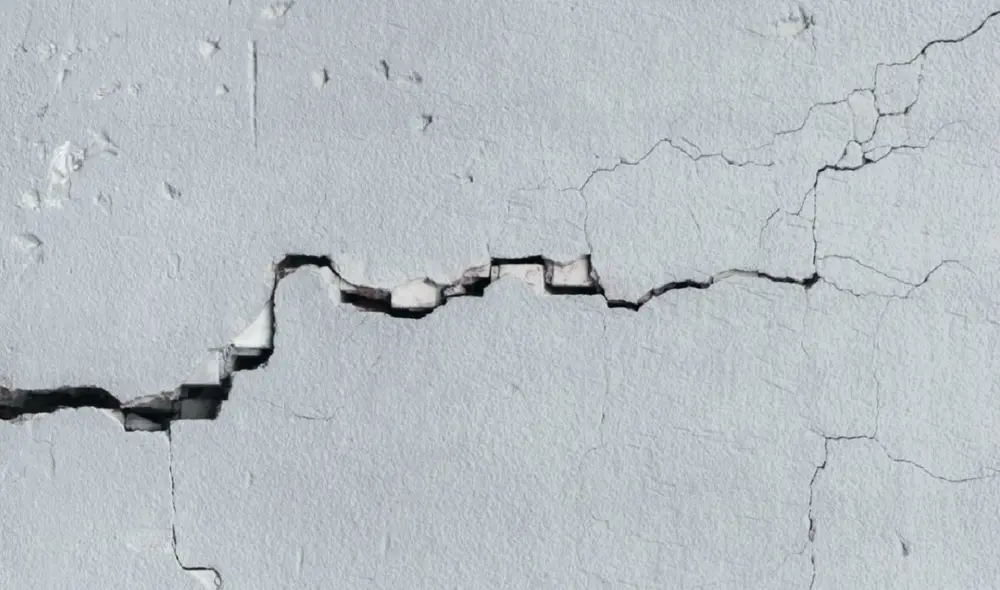 Las grietas en la pared son aberturas o hendiduras que se forman en la superficie. Foto: difusión