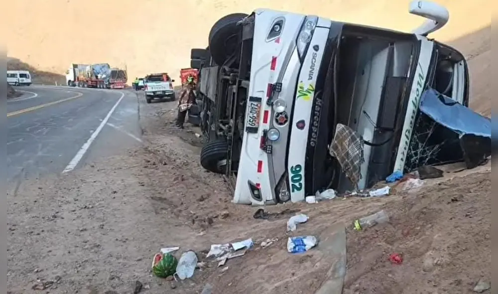 Policía investiga el accidente ocurrido en Islay, Arequipa. Foto: Leonela Aquino/La República