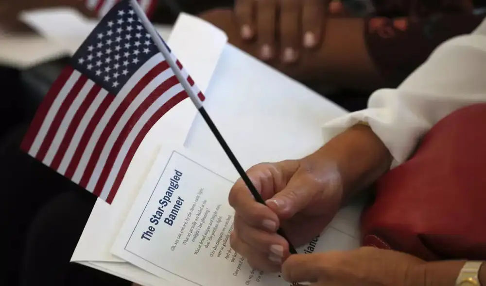 Convertirse en ciudadano de Estados Unidos implica un proceso de naturalización para inmigrantes. Foto: LATimes Convertirse en ciudadano de Estados Unidos implica un proceso de naturalización para inmigrantes. Foto: LATimes