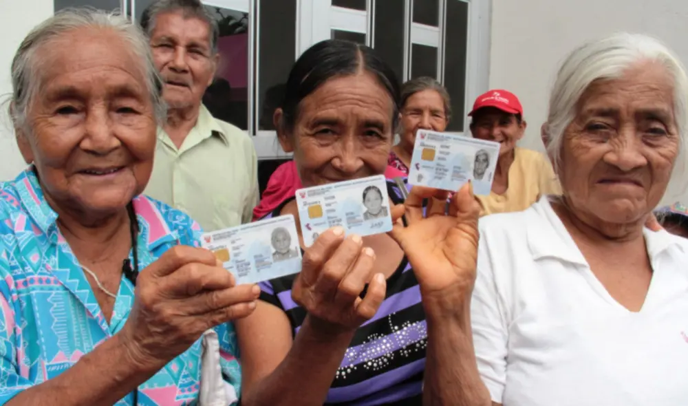 DNI sin fecha de caducidad de Reniec para adultos mayores de determinada edad facilita el acceso a diversos servicios en Perú. Foto: composición LR