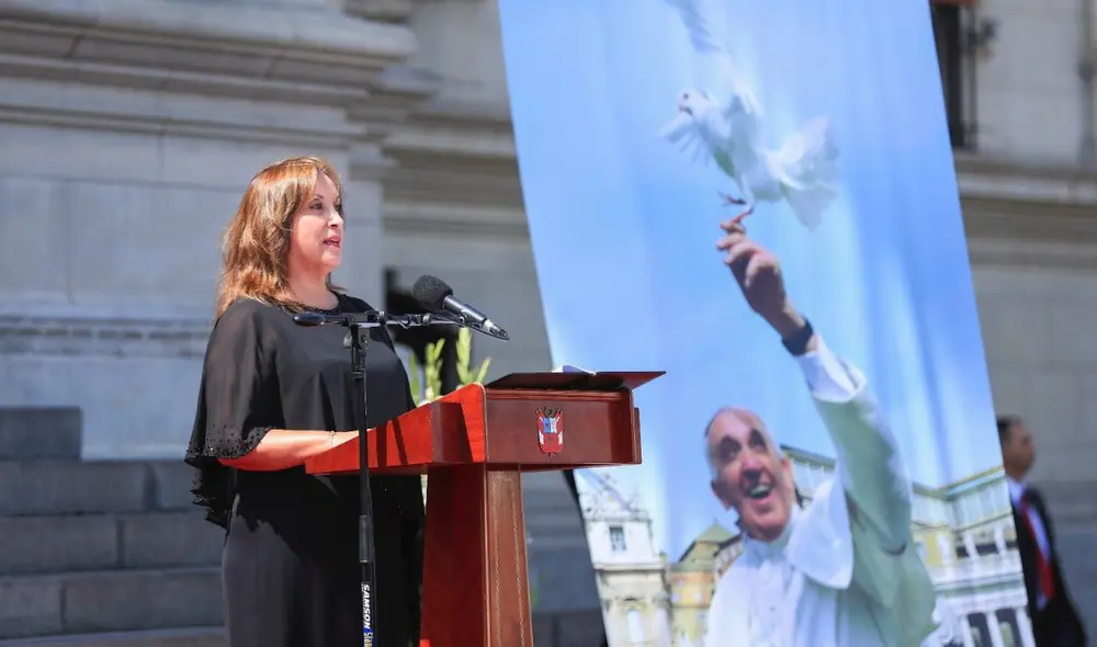 Dina Boluarte también dio unas palabras por la muerte del papa Francisco a las afueras de Palacio de Gobierno | Foto: Presidencia del Perú. Dina Boluarte también dio unas palabras por la muerte del papa Francisco a las afueras de Palacio de Gobierno | Foto: Presidencia del Perú.