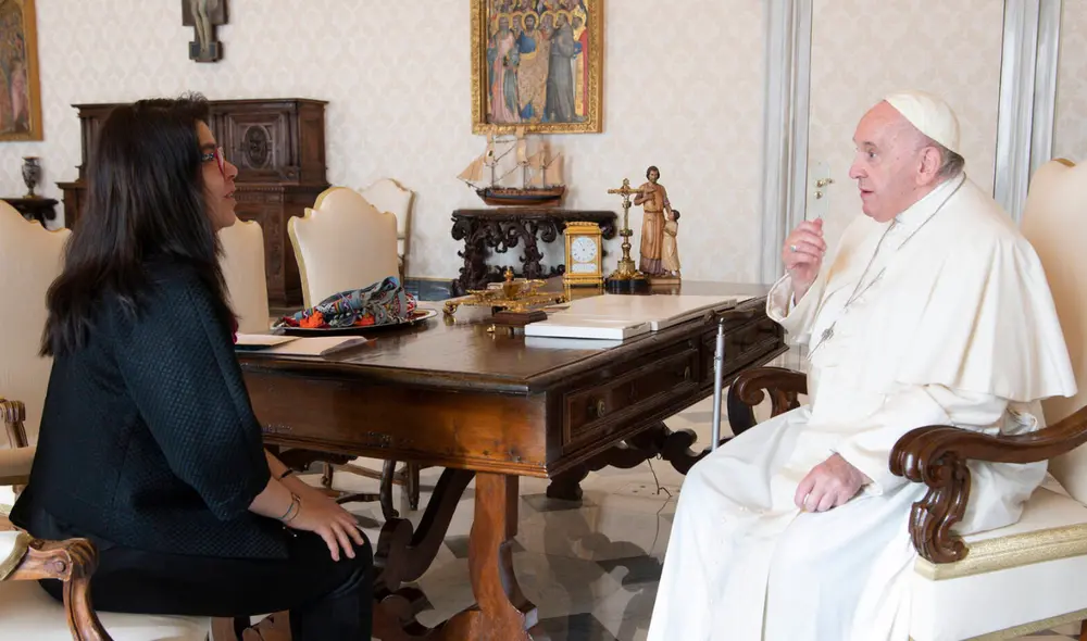 Paola Ugaz junto al Papa Francisco, quien respaldó su investigación sobre los abusos dentro del Sodalicio. Foto: cortesía Paola Ugaz junto al Papa Francisco, quien respaldó su investigación sobre los abusos dentro del Sodalicio. Foto: cortesía