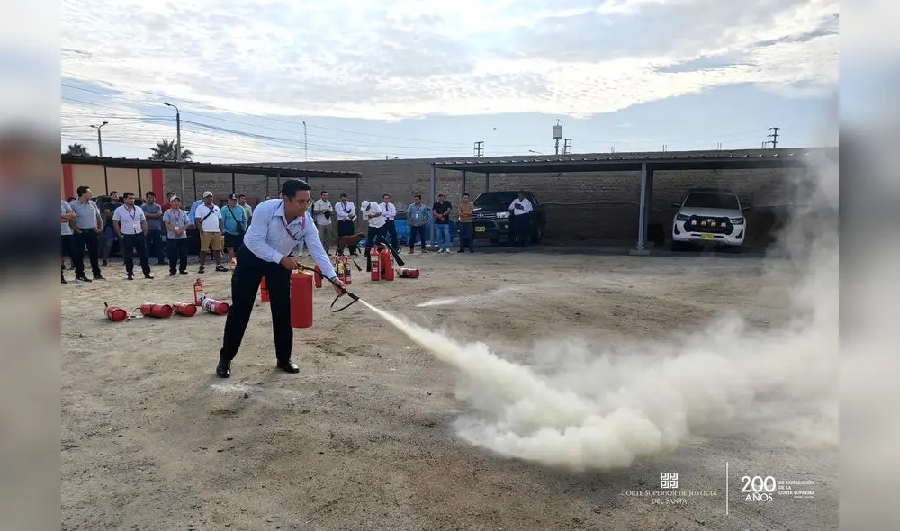 El objetivo de los cursos es prepararlos para actuar de manera efectiva ante incendios, minimizando daños y protegiendo vidas. El objetivo de los cursos es prepararlos para actuar de manera efectiva ante incendios, minimizando daños y protegiendo vidas.