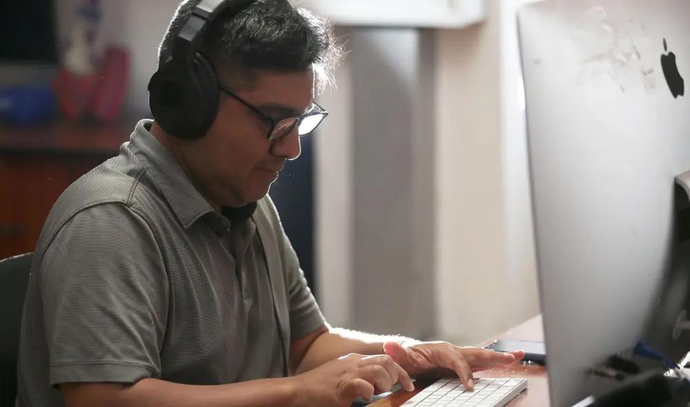 Si trabajas en horario nocturno en Perú y te pagan la Remuneración Mínima Vital, te corresponde un incremento salarial. Foto: composición LR/Andina