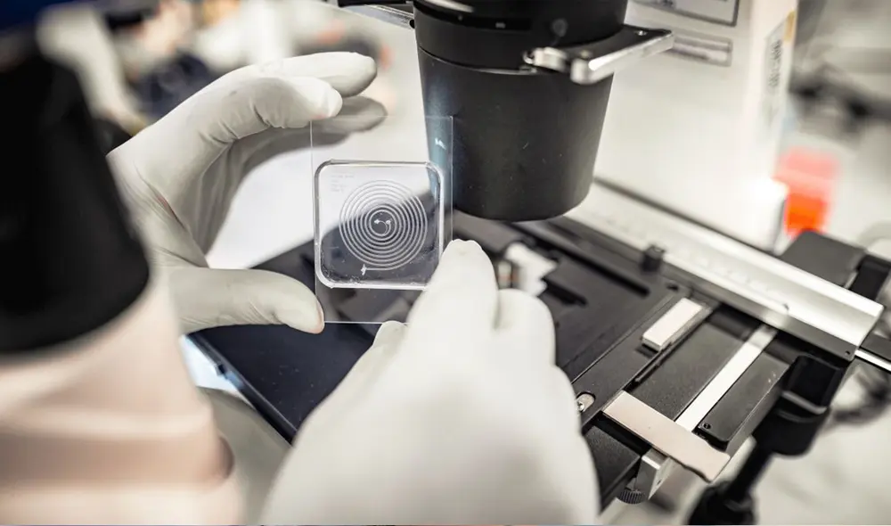 Investigadores peruanos de la UTEC crearon un chip que puede detectar el avance temprano del cáncer. Foto: UTEC Investigadores peruanos de la UTEC crearon un chip que puede detectar el avance temprano del cáncer. Foto: UTEC