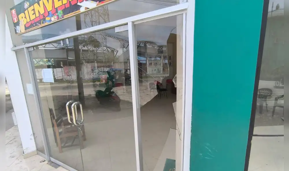 Delincuentes rompen mampara de colegio en Iquitos. Foto: Yazmín Araujo/ La República