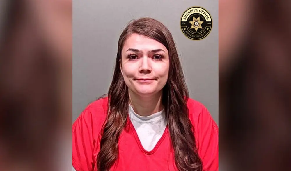 La maestra de Colorado también fue acusada por hacer consumir drogas al menor y a incitarle a usar armas en su institución. La maestra de Colorado también fue acusada por hacer consumir drogas al menor y a incitarle a usar armas en su institución.