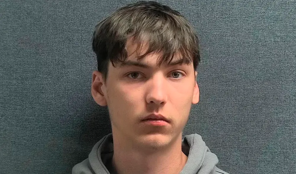 Parker Kramer será investigado por los delitos de violación y sodomía contra una adolescente de Kentucky. Parker Kramer será investigado por los delitos de violación y sodomía contra una adolescente de Kentucky.