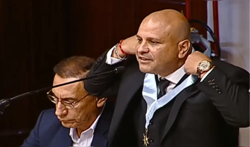 Alejandro Salas renunció a la defensa de Martín Vizcarra en el Congreso al denunciar la escasa presencia de legisladores. | Composición LR. Alejandro Salas renunció a la defensa de Martín Vizcarra en el Congreso al denunciar la escasa presencia de legisladores. | Composición LR.