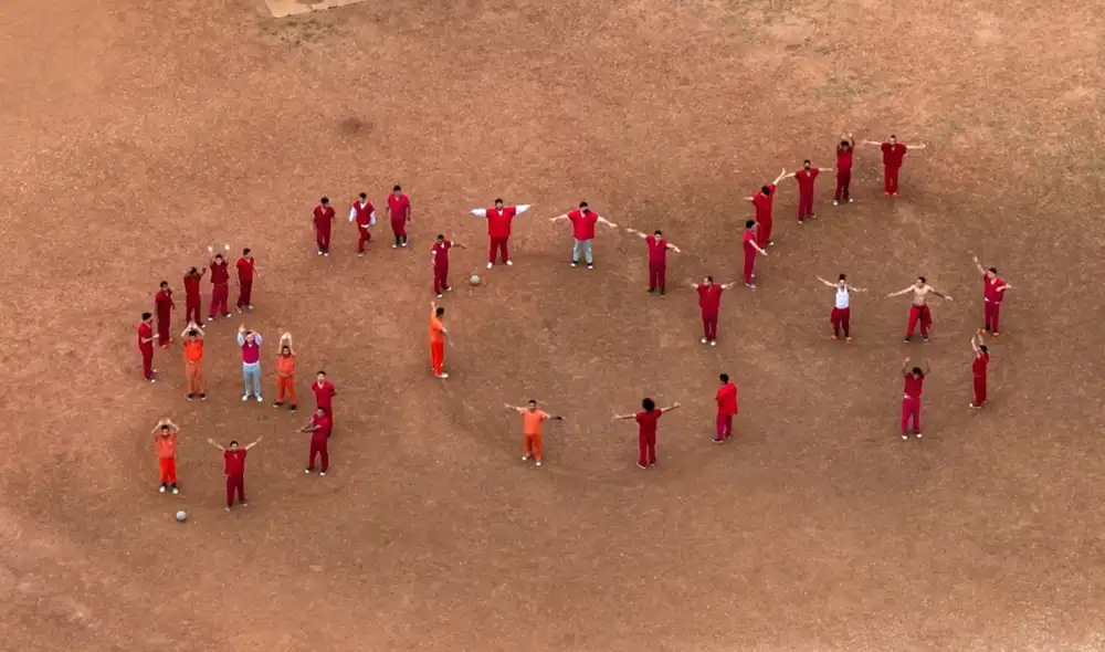 Las instalaciones de Bluebonnet están gestionadas de forma privada por la Corporación de Gestión y Capacitación bajo un contrato con el ICE.