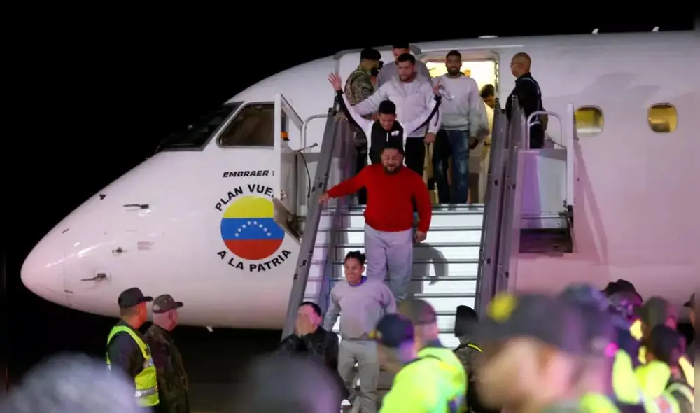 La vez que migrantes venezolanos deportados de EEUU llegaron al aeropuerto Simón Bolívar en Maiquetía, Venezuela, el 10 de febrero de 2025.