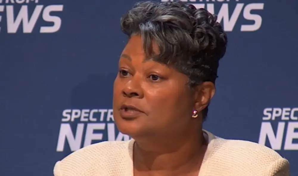 Defensores advierten que la reforma podría aumentar la desconfianza entre inmigrantes y autoridades locales.