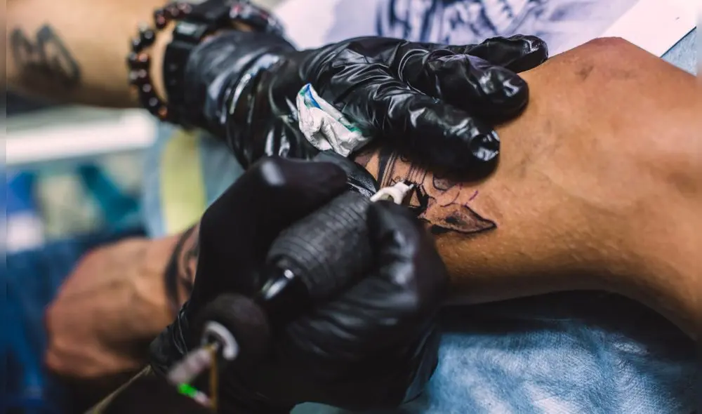 Tatuadores en Estados Unidos han observado cómo las personas se acercan a sus estudios buscando ocultar o alterar tatuajes que podrían ser considerados por la administración Trump como señales de vinculación con pandillas.