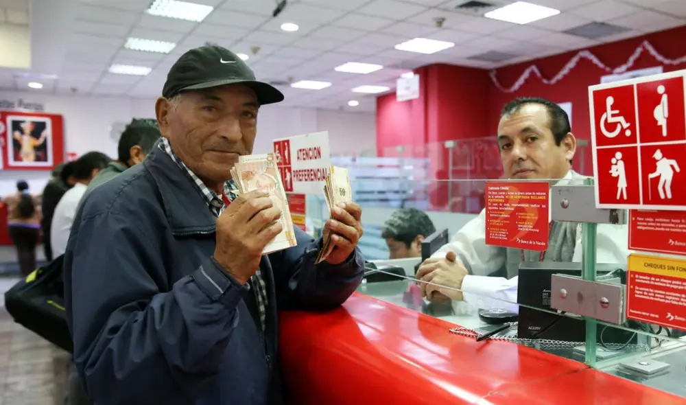 Los pensionistas de la ONP pueden cobrar sus pensiones en las sedes del Banco de la Nación. Foto: composición LR/Andina Los pensionistas de la ONP pueden cobrar sus pensiones en las sedes del Banco de la Nación. Foto: composición LR/Andina