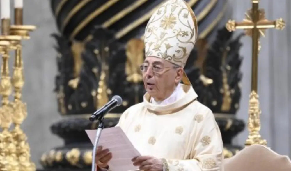 El cardenal Dominique Mamberti, encargado de oficiar la misa, recordó la valentía y determinación del pontífice en sus últimos días. Fotos: Vatican News