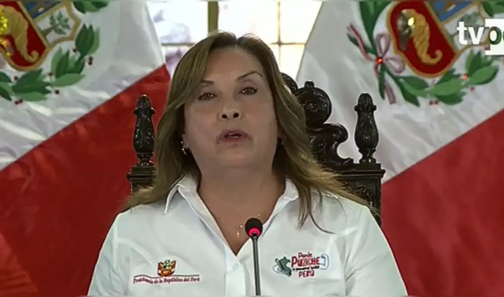 Dina Boluarte evitó asumir responsabilidad directa por la masacre en Pataz y señaló nuevamente a la Fiscalía como responsable del incremento de la inseguridad en el país. | Foto: Presidencia.
