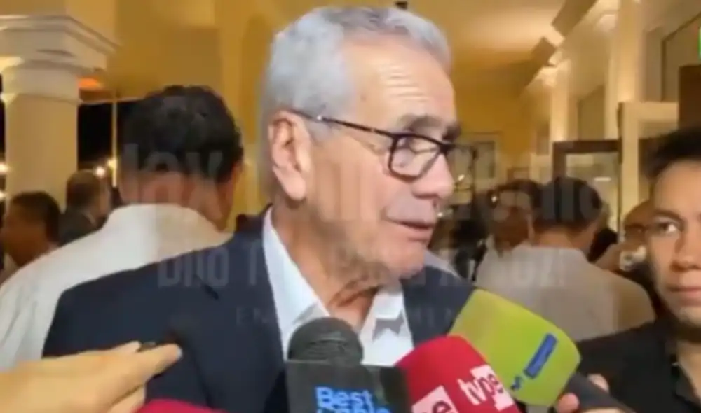 Gregorio Pérez estuvo presente en la presentación del primer libro de Jean Ferrari. Foto: captura de pantalla de X