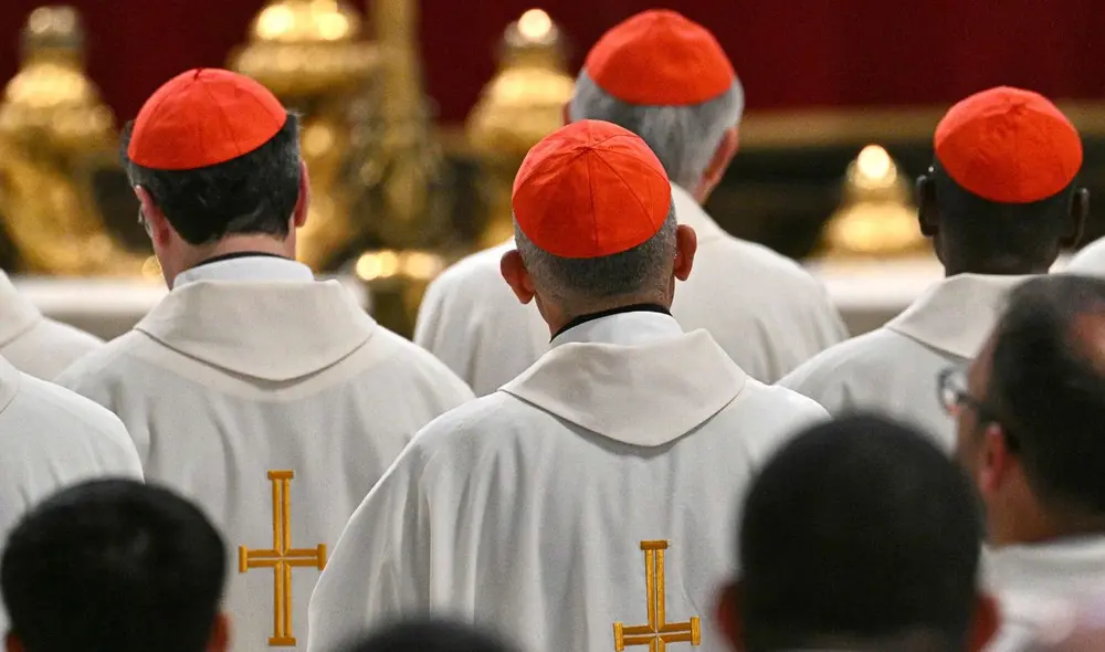 La elección papal, también llamada cónclave, se considera un proceso sagrado y altamente mistificado que se remonta a siglos atrás.