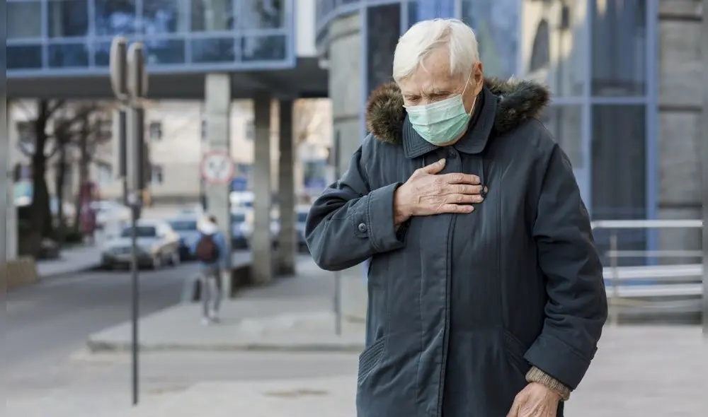 Adultos mayores en Tampa, Florida, se encuentran en riesgo debido a un pronóstico de deterioro en la calidad del aire. Foto: Freepik