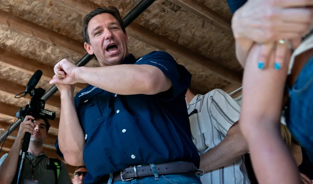 Después de graduarse en Yale, Ron DeSantis ingresó a la Universidad de Harvard para estudiar derecho, cerrando así su capítulo en el deporte profesional. Foto: AFP Después de graduarse en Yale, Ron DeSantis ingresó a la Universidad de Harvard para estudiar derecho, cerrando así su capítulo en el deporte profesional. Foto: AFP