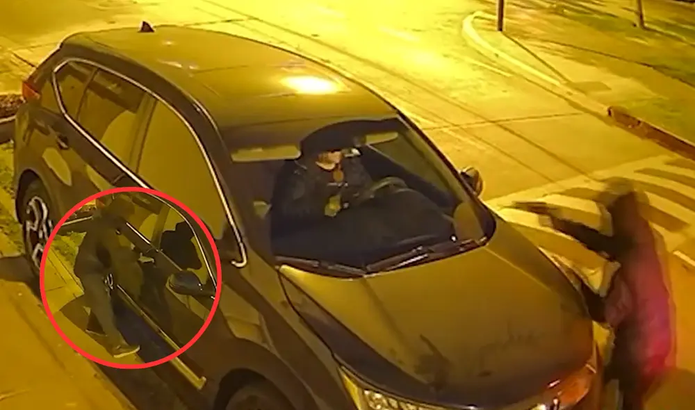 Delincuente asalta a sujeto que se encontraba dentro de su vehículo en Surco. Foto: composición LR / captura Panamericana Delincuente asalta a sujeto que se encontraba dentro de su vehículo en Surco. Foto: composición LR / captura Panamericana