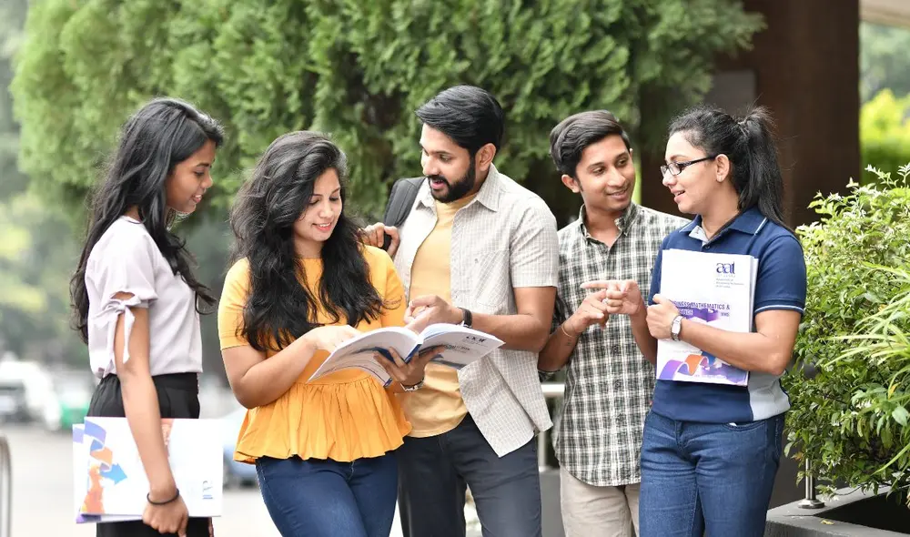 Los postulantes a la beca del IHCH deben tener un GPA mínimo de 3.0 y estar inscritos en al menos 9 horas de crédito por semestre. Los postulantes a la beca del IHCH deben tener un GPA mínimo de 3.0 y estar inscritos en al menos 9 horas de crédito por semestre.