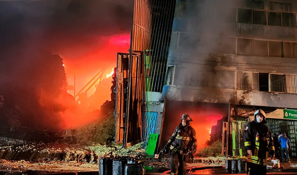 Alrededor de 15 unidades de bomberos atienden la emergencia en San Luis: Foto: Cristina Gálvez
