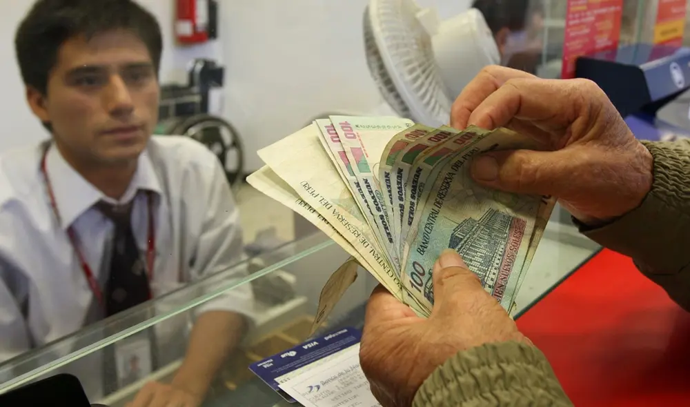 Pese a que aún está publicado el reglamento del retiro CTS, Caja Piura, BBVA y otras entidades anunciaron que ya está habilitado el acceso. Foto: Andina