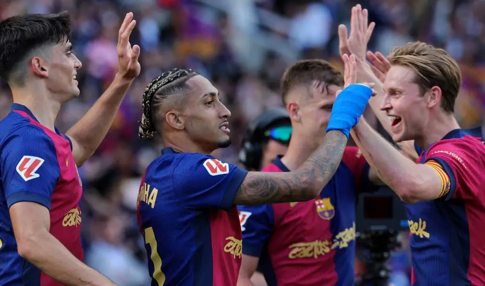 Barcelona derrotó a Real Madrid en los 4 clásicos que se jugaron en la temporada. Barcelona derrotó a Real Madrid en los 4 clásicos que se jugaron en la temporada.