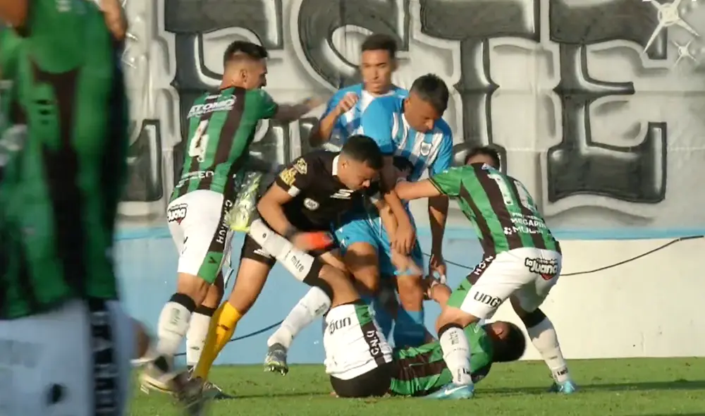 Nueva Chicago cayó 2-1 ante Gimnasia Jujuy por la fecha 14 de la Segunda División. Foto: TyC Sports