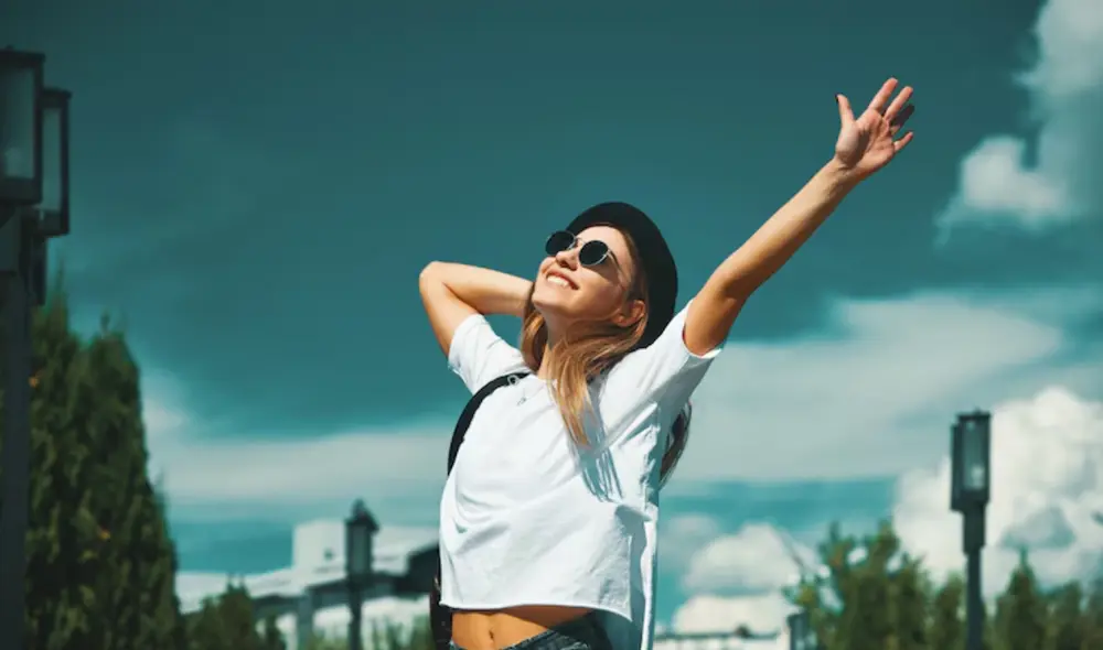 Arthur C. Brooks, catedrático de Harvard, revela cuatro hábitos diarios que son esenciales para alcanzar la felicidad. Foto: FreePik