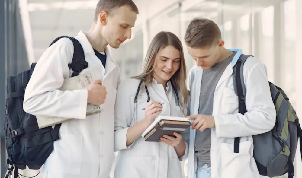 Según un estudio de la Universidad de Oxford, hay cinco carreras que destacan por su complejidad y exigencia académica. Foto: FreePik