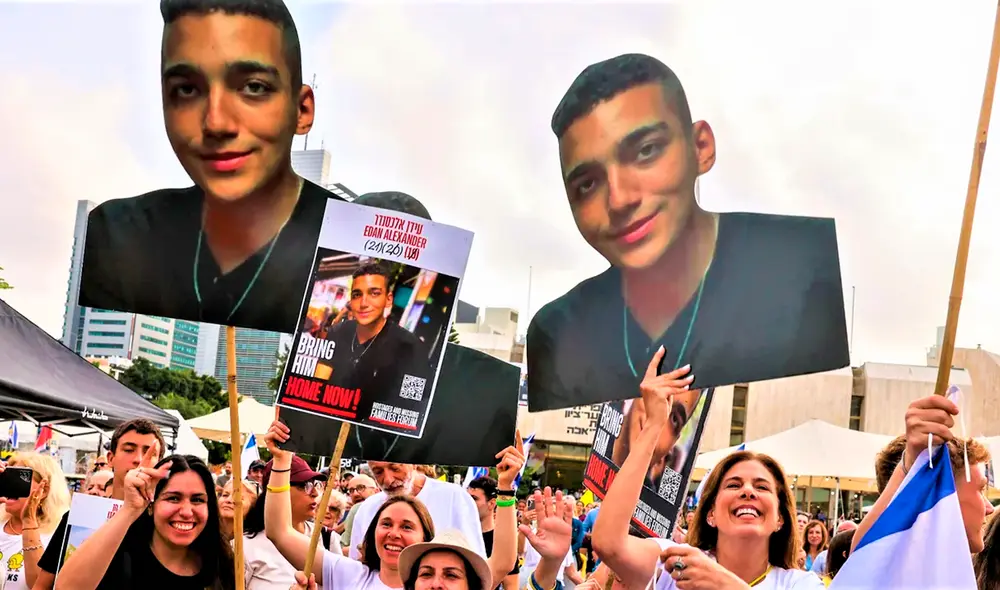 La noticia de la liberación de Edan Alexander fue celebrada por decenas de ciudadanos en las calles. Foto: EFE. La noticia de la liberación de Edan Alexander fue celebrada por decenas de ciudadanos en las calles. Foto: EFE.