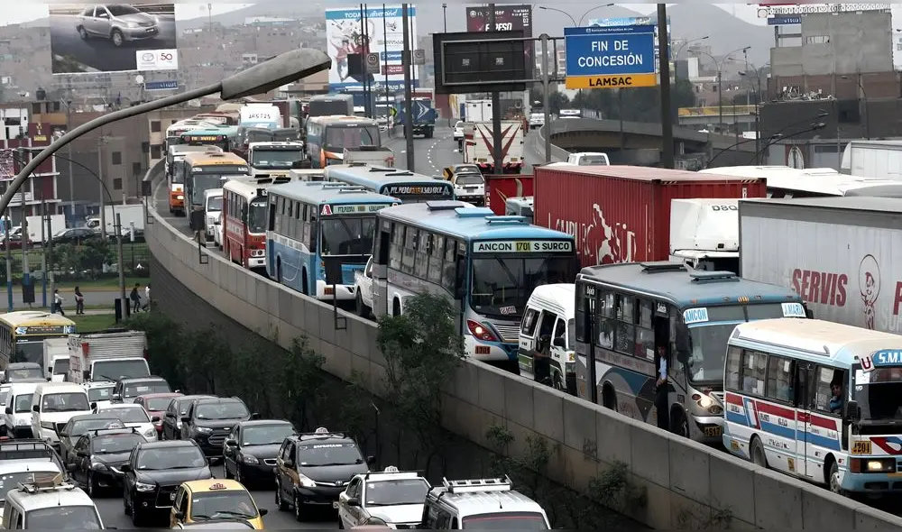 Los trayectos diarios en la capital de Perú tienden a durar hasta 5 horas. Foto: Forbes Perú