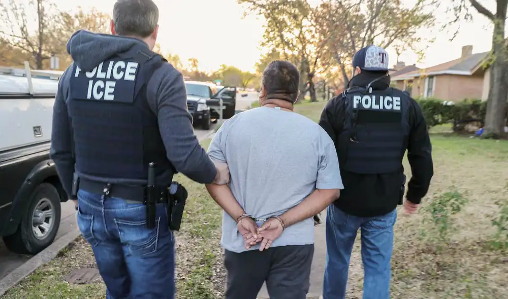 Un inmigrante ucraniano y residente permanente en EE.UU. fue arrestado por ICE a pesar de tener Green Card.