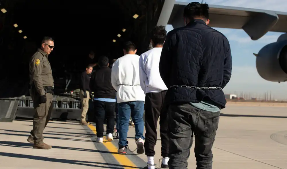 Los inmigrantes legales en Estados Unidos, aunque más protegidos, pueden enfrentar deportaciones por delitos graves.