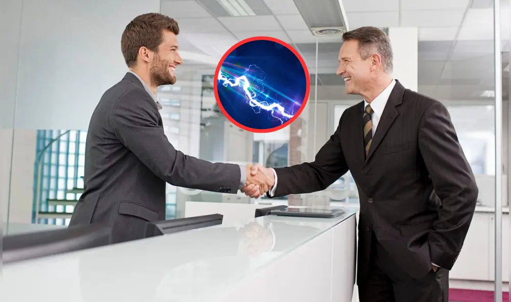 Personas que pasan electricidad de un cuerpo a otro Foto: El confidencial / Composición LR