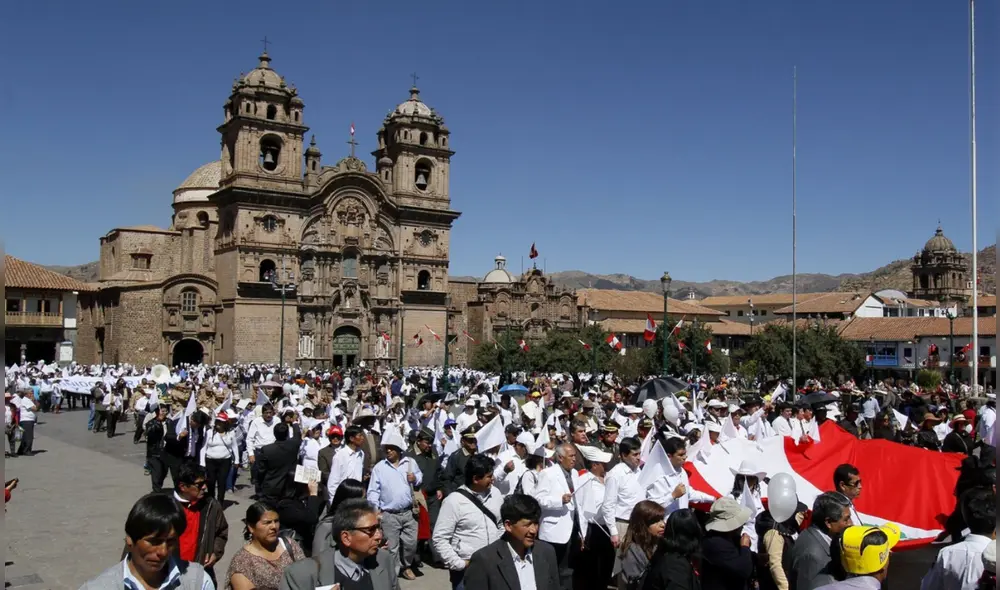 “El pueblo tiene el derecho de manifestarse” declararon los protestantes al ver que el gobierno no hace nada por su seguridad  Foto: Andina